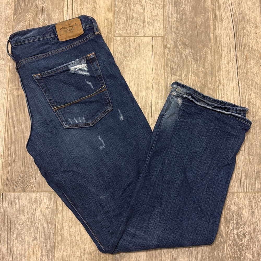 Abercrombie & Fitch Men's Distressed Relaxed Jeans